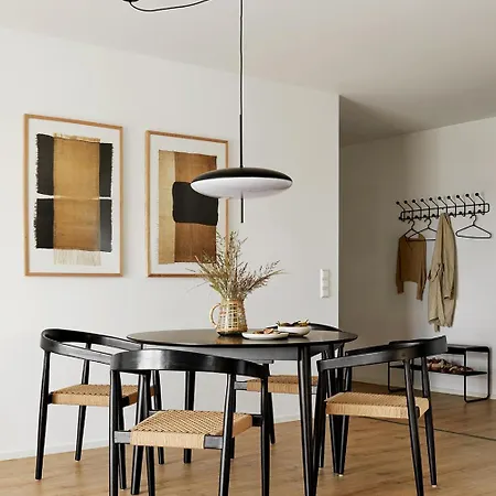 Matt ' Komfortables 3-zimmer-apartment Mit Balkon